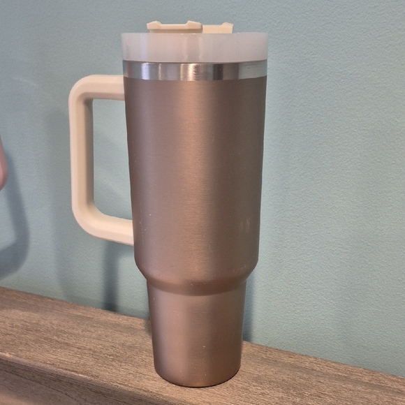 Stanley Matte Silver Travel Mug with Handle - Picture 2 of 6